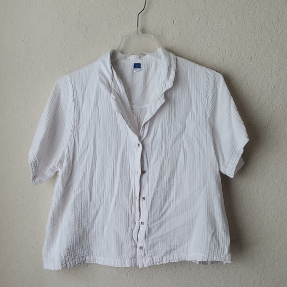 White Old Navy Button-Up Short Sleeve Shirt - Picture 1 of 6